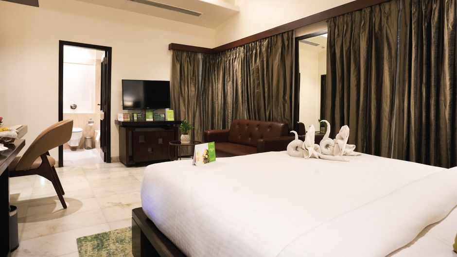 Leisure Inn Grand Chanakya Room