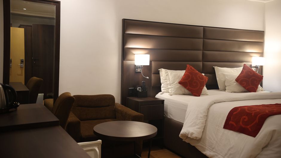 Bolton White Hotels and Apartments Room