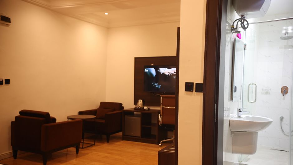 Bolton White Hotels and Apartments Suite