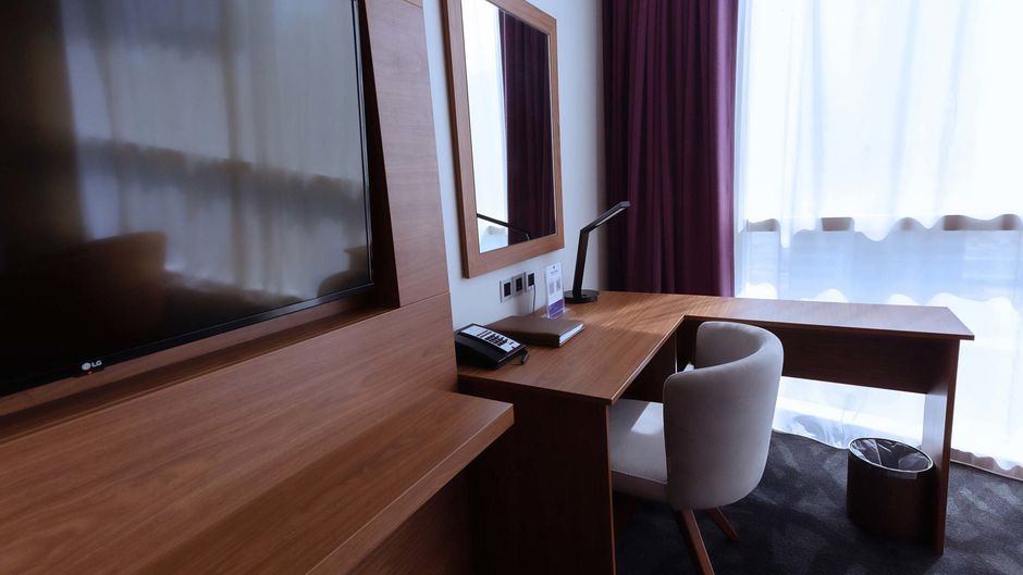 Park Regis Business Bay Room