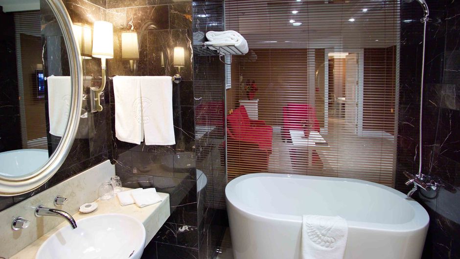 Yuns Paradise Hotel Room