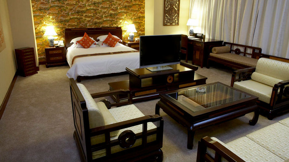 Yuns Paradise Hotel Room