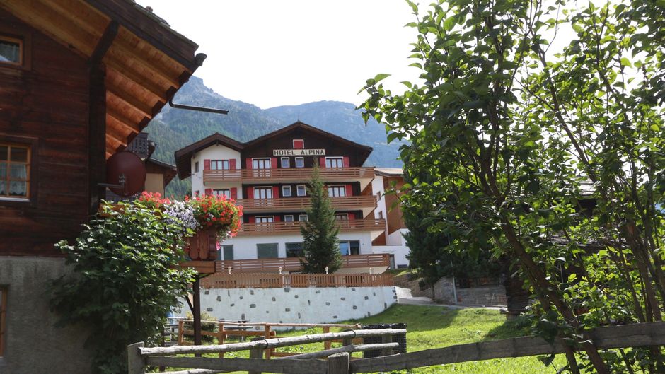 Alpina Hotel Exterior