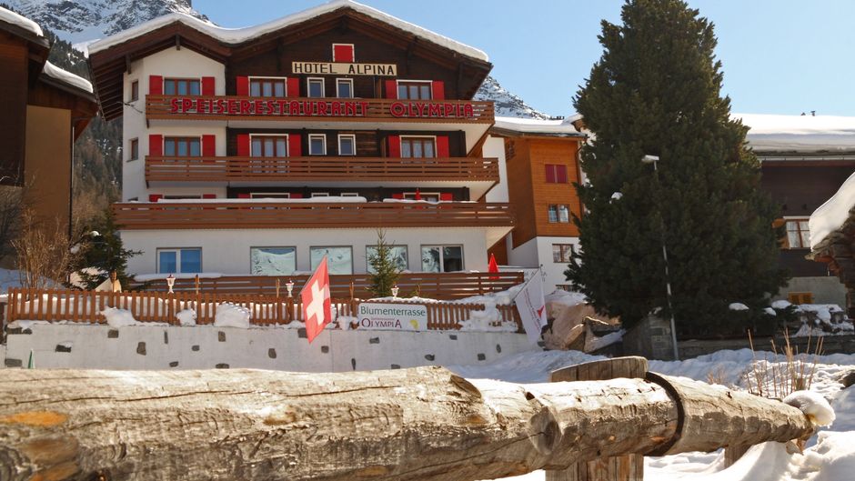 Alpina Hotel Exterior