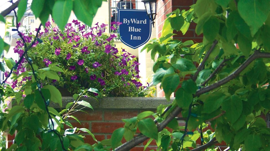 ByWard Blue Inn Exterior