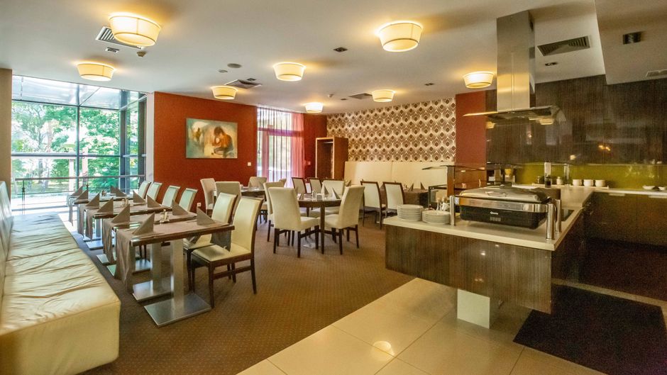 IMPIQ Hotel Restaurant