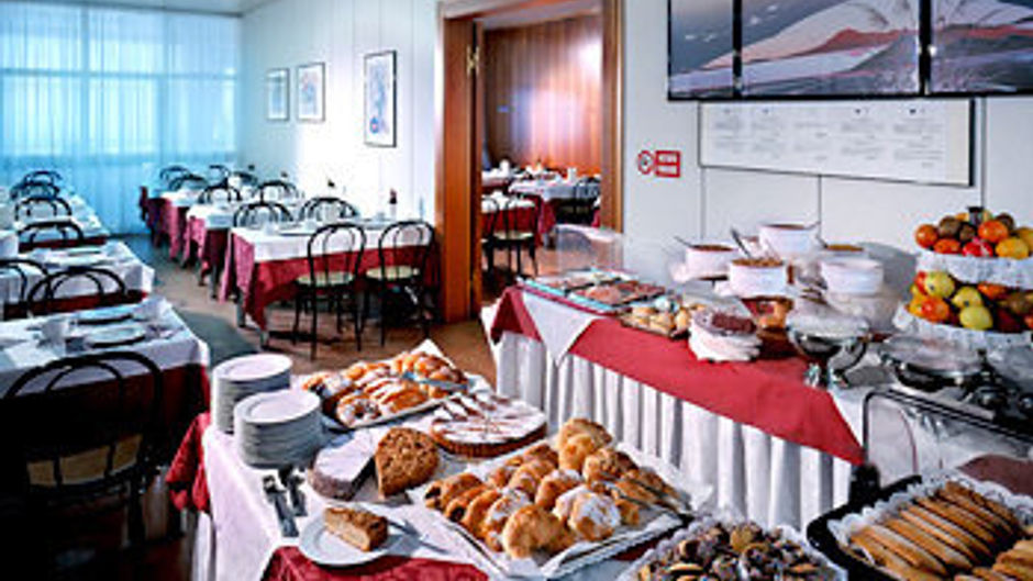IH Hotels Bologna Gate 7 Lobby