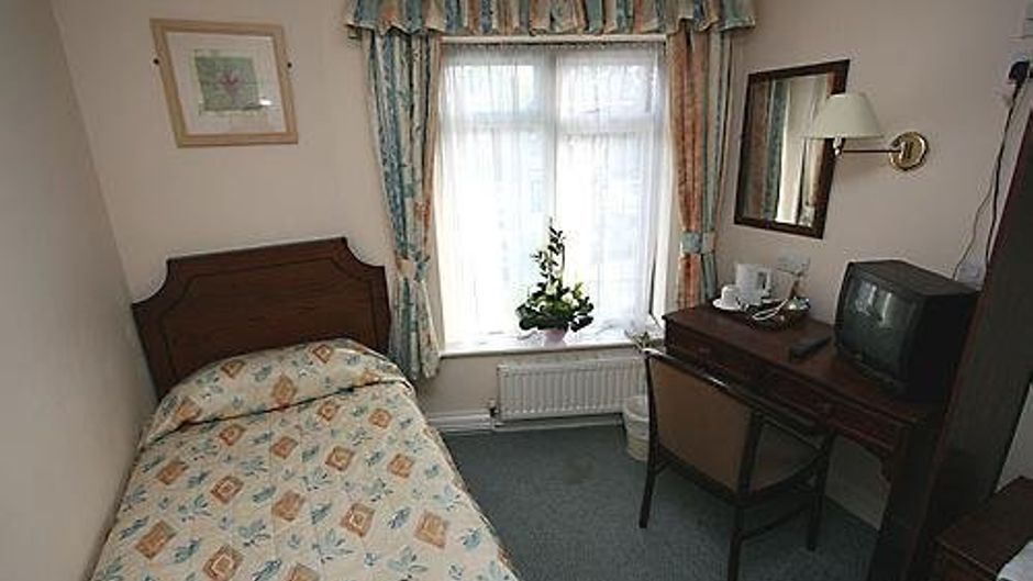 Warren Lodge Room