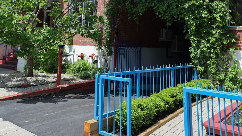 ByWard Blue Inn Exterior