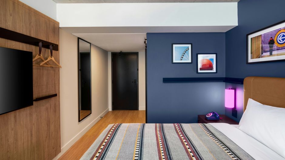 Moxy Ottawa Downtown Room