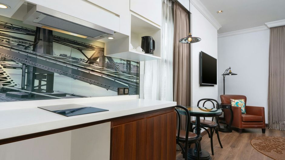 Metropole Bangkok Room