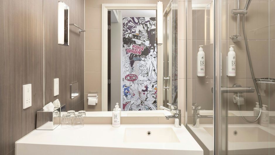 Moxy London Heathrow Airport Room