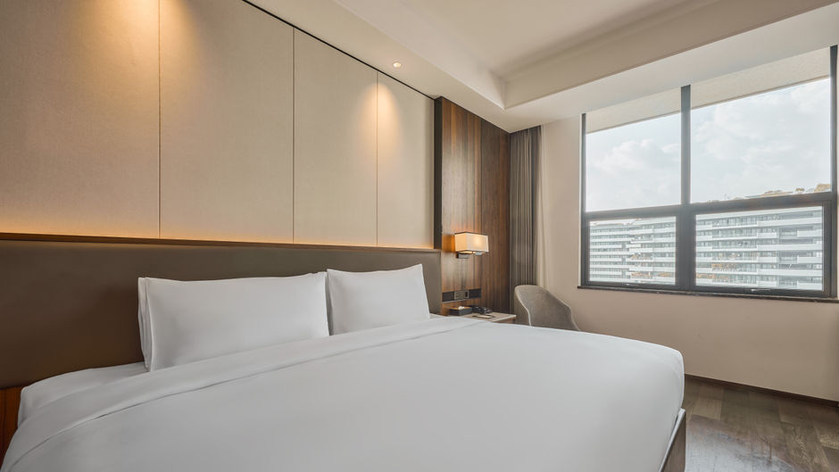 Crowne Plaza Phnom Penh Room