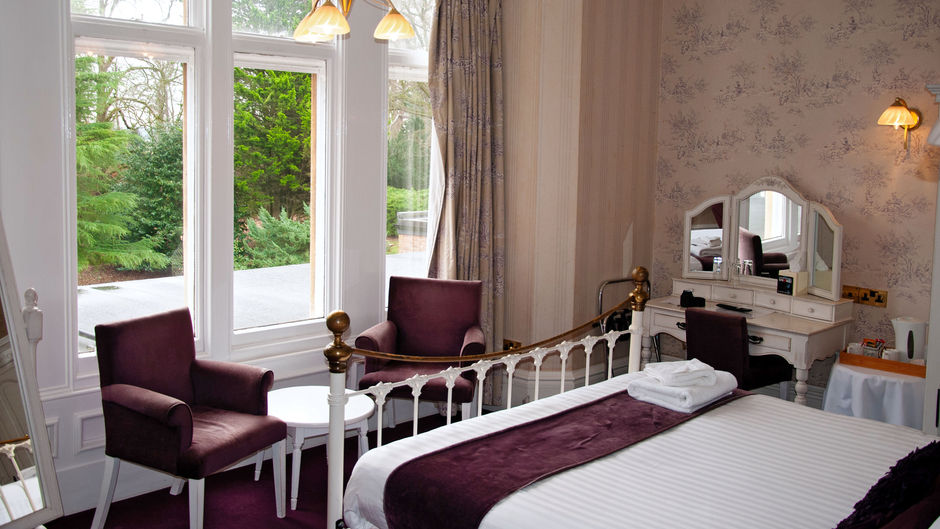 Oaklands Hall Room