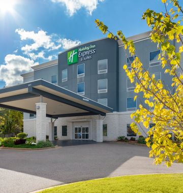 Holiday Inn Express & Suites Airport