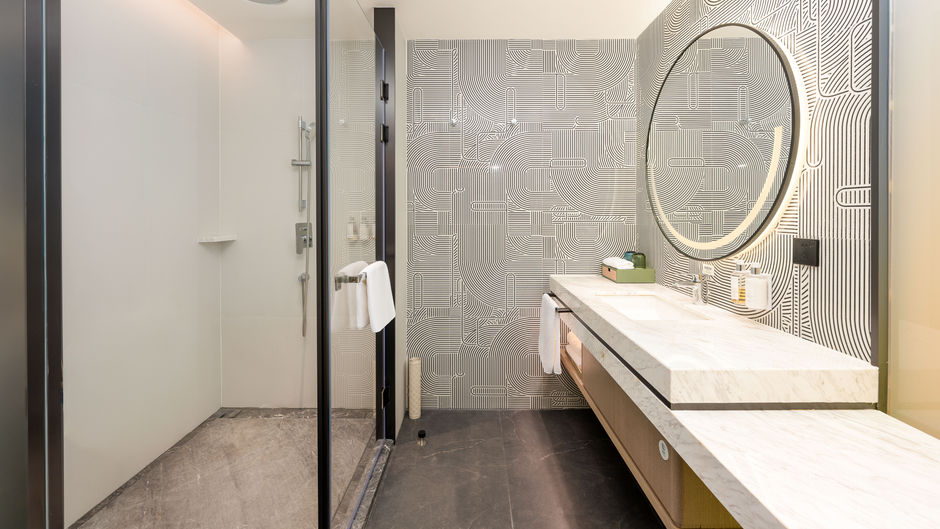 Holiday Inn Exhibition Center Room