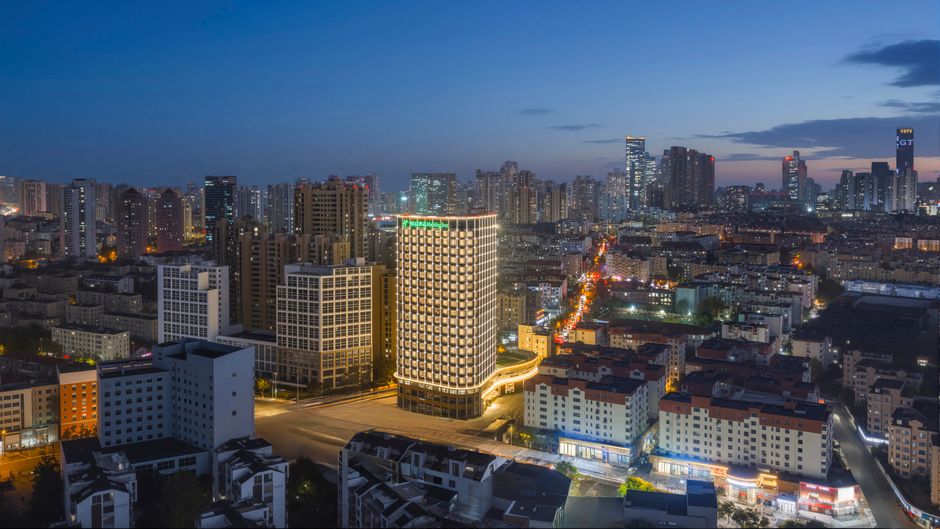Holiday Inn Qingdao CBD Exterior