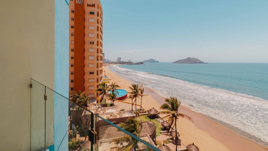 Garner Hotel Mazatlan Beach Exterior