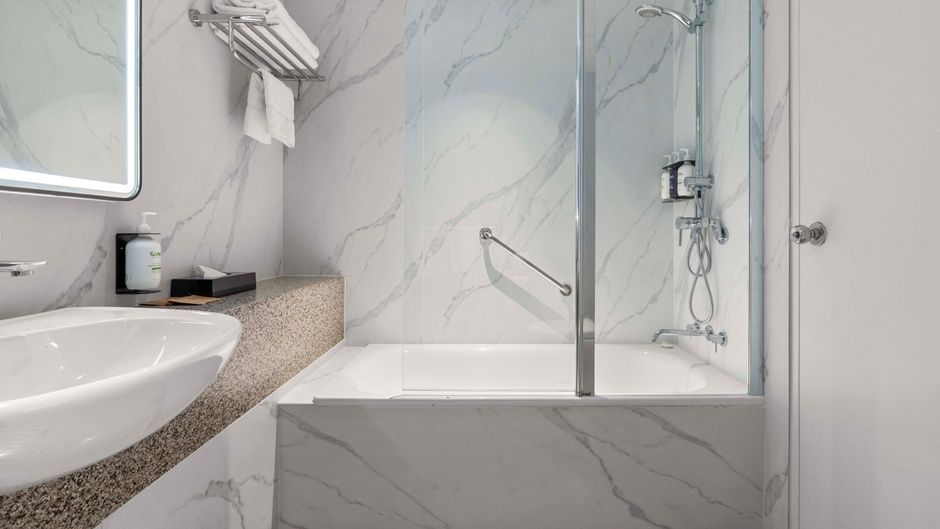 Furama Darling Harbour Room