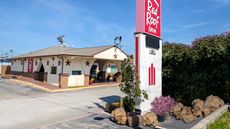 Red Roof Inn Arlington - Entertainment