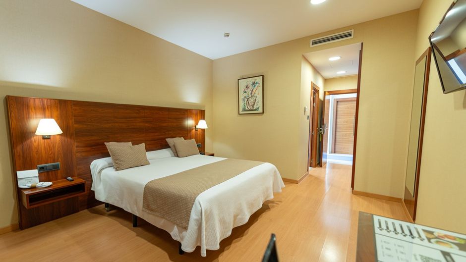 Sercotel Hotel Riscal Room