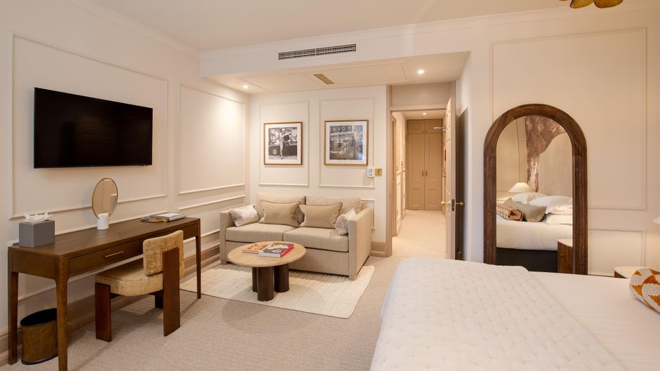 Capital Hotel, Apartments & Townhouse Restaurant