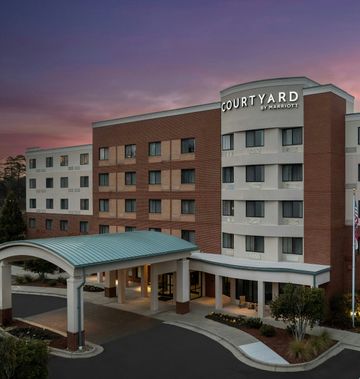 Courtyard by Marriott Airport