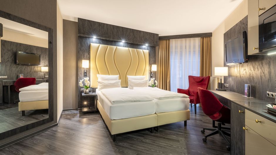 Plaza Inn Schmoeker-Hof Room