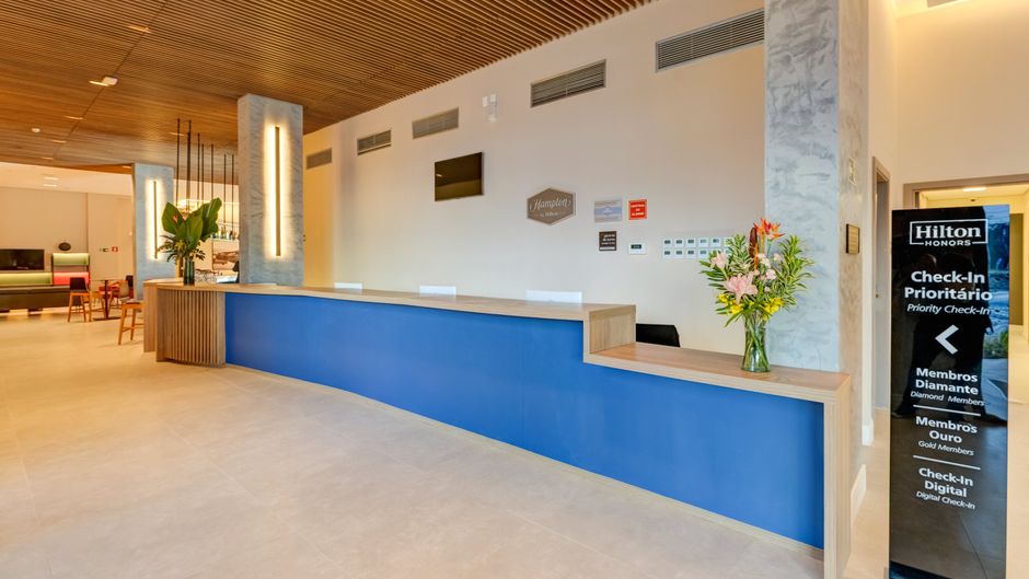 Hampton Caragu Lobby