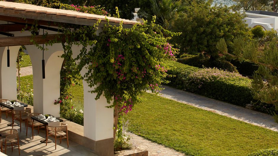 Minos Beach Art Hotel Restaurant