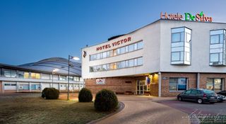 Hotel Victor Pruszkow by DeSilva