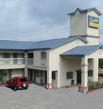 Scottish Inn & Suites