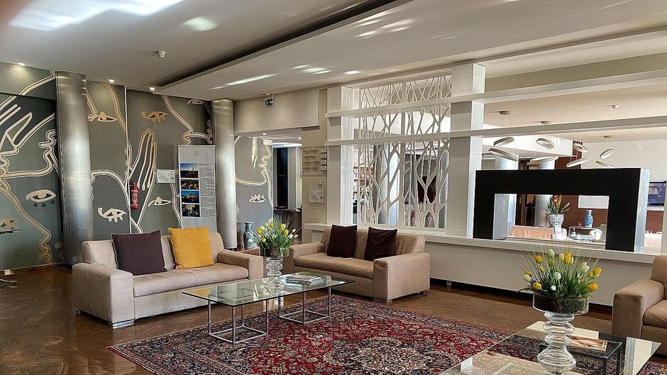 Castelli Hotel Lobby