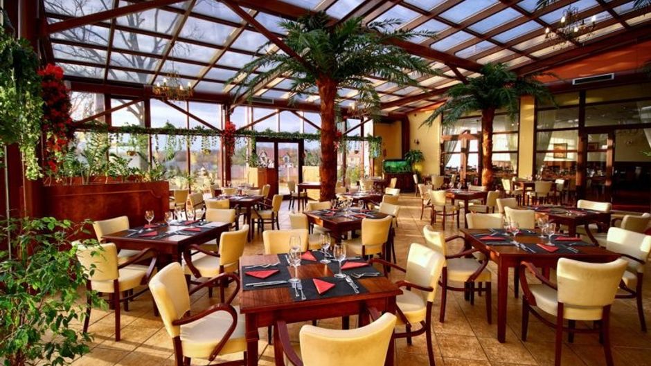 Hotel Grand Royal Restaurant