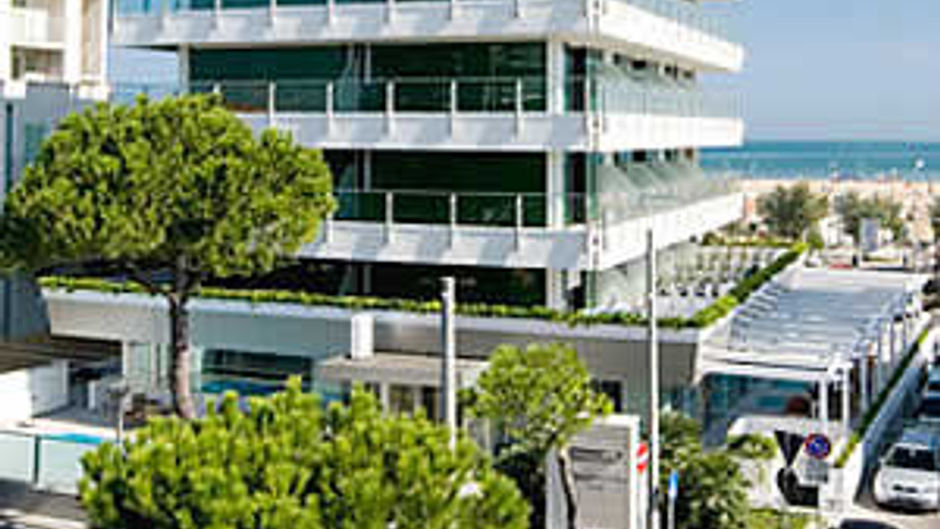 Club House Hotel Exterior