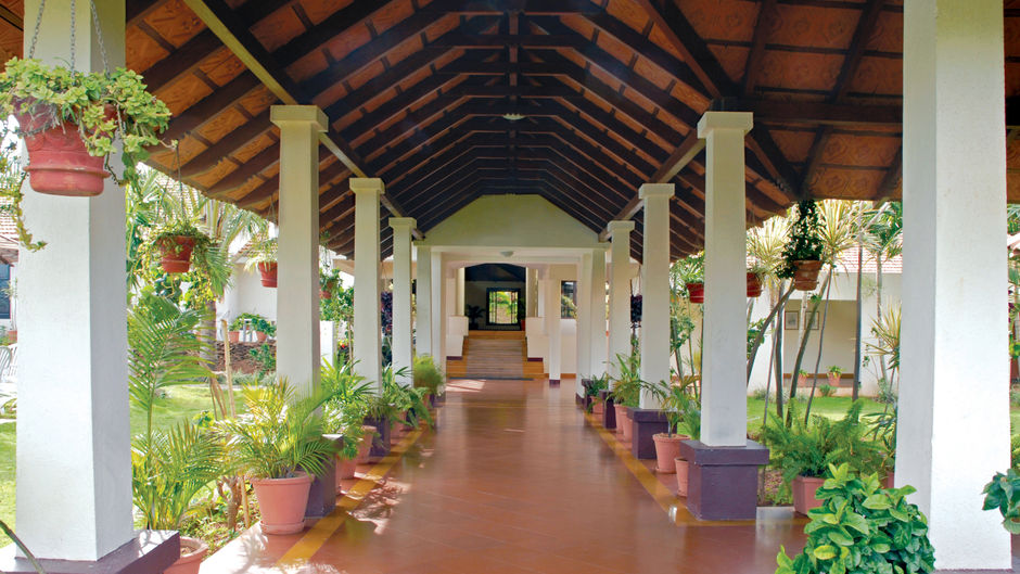 The Gateway Hotel KM Road Exterior
