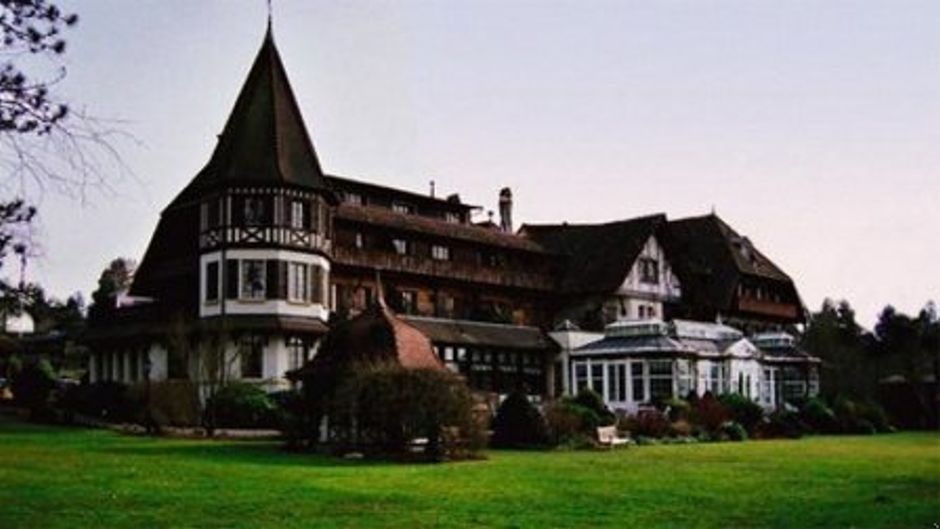Hotel le Vieux Manoir au Lac Exterior