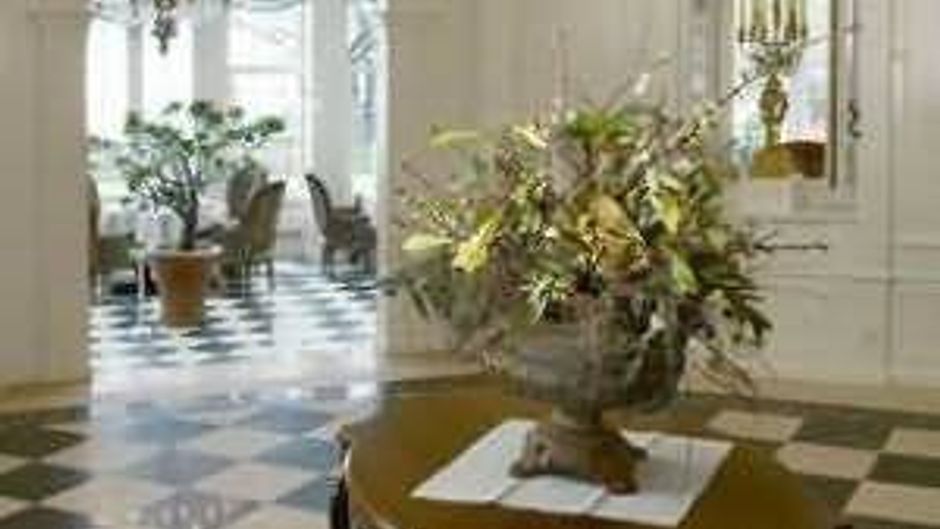 Hotel le Vieux Manoir au Lac Lobby