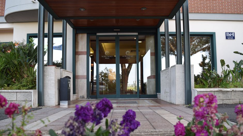 Hotel Palace 2000 Exterior