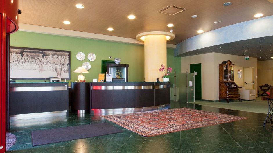 Hotel Senator Lobby
