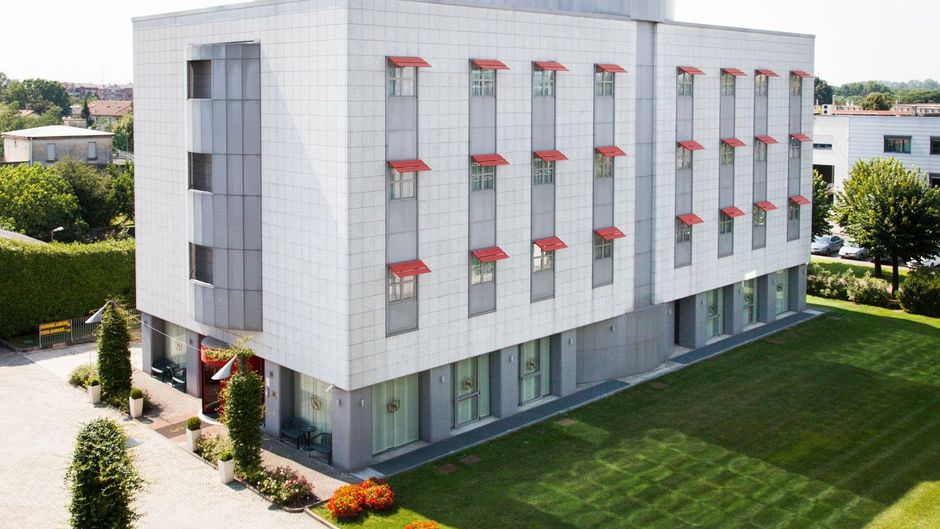 Hotel Senator Exterior