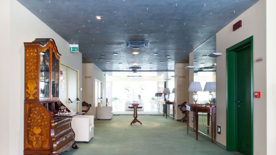 Hotel Senator Other
