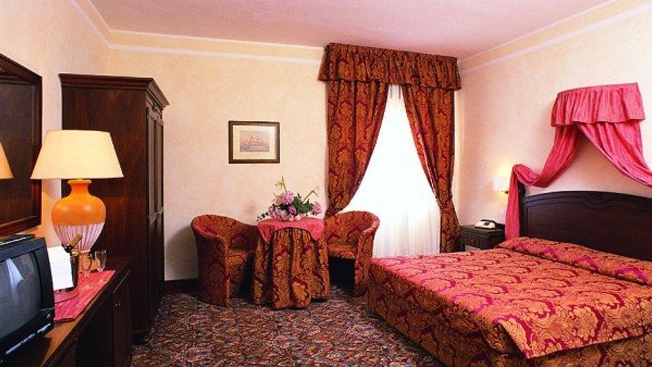 Colonna Palace Hotel Mediterraneo Room