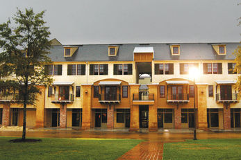 Carriage House Hotel