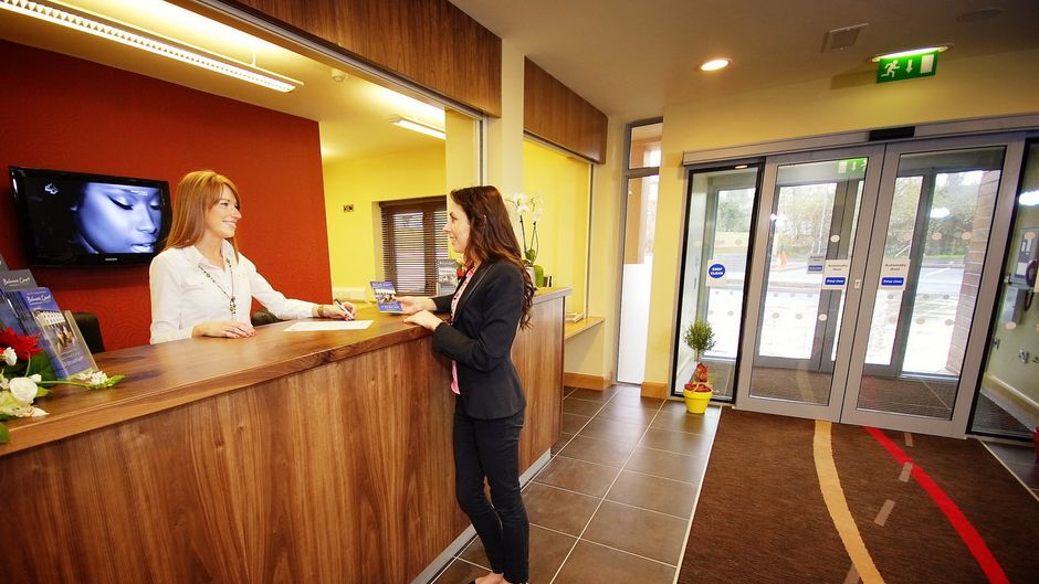 Belmore Court Motel Lobby