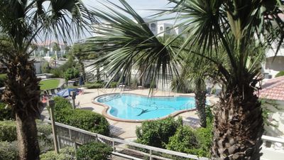 Hibiscus Oceanfront Resort