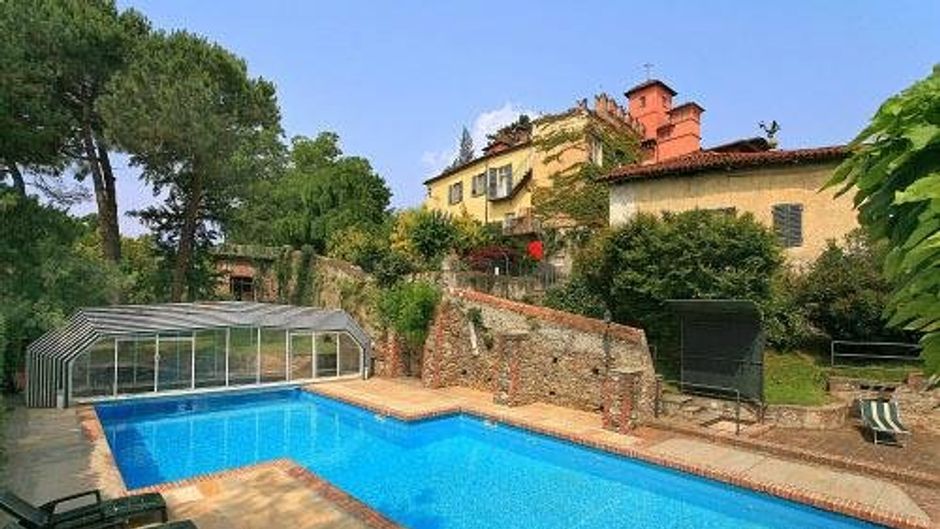 Castello Rosso Pool