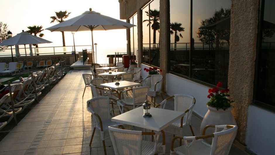 The Seasons Hotel Exterior