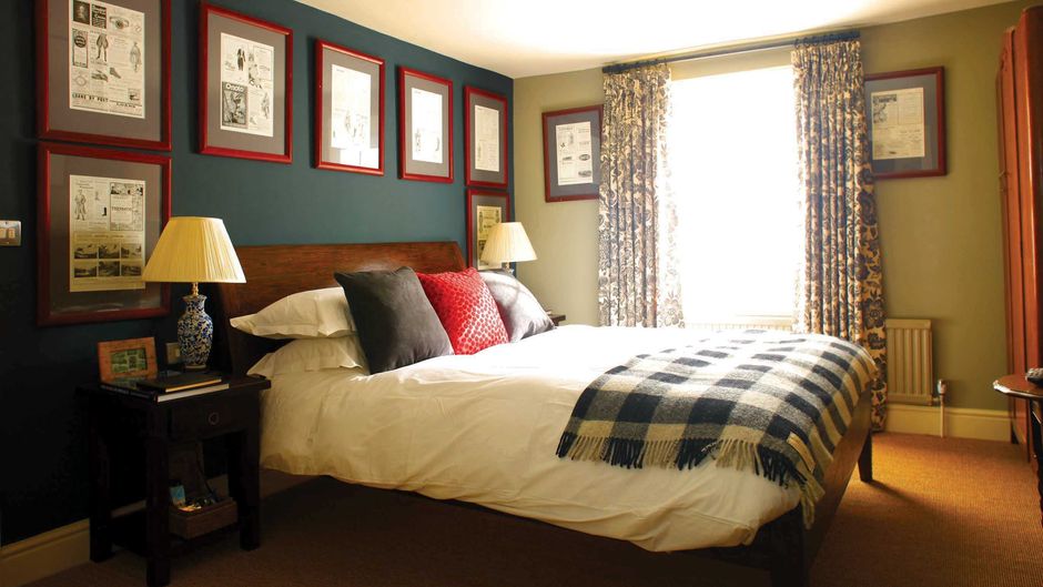 Queen's Arms Hotel Room