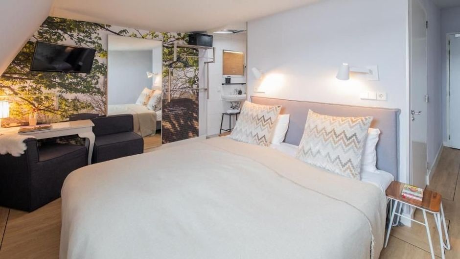 Mozaic Hotel Room
